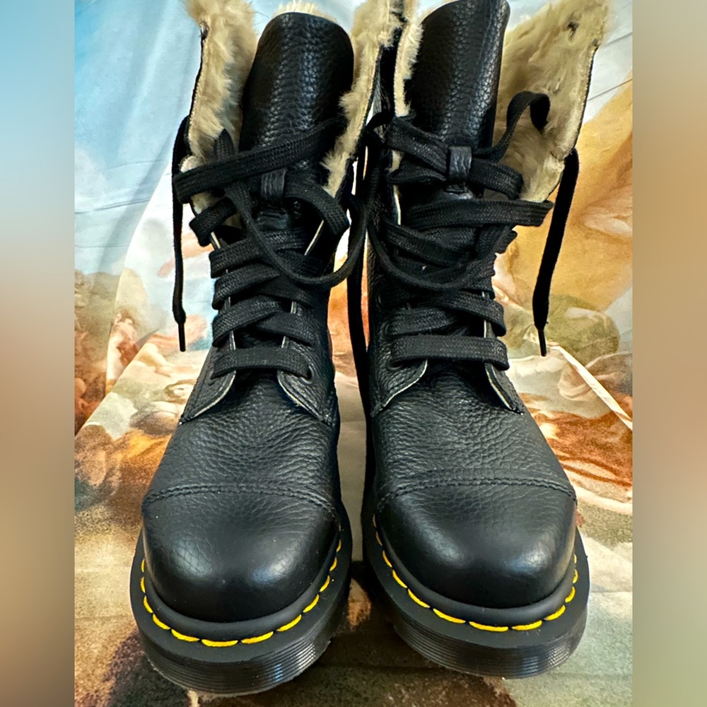 Dr.Martens Women’s Aimilitia Ankle Boot Sz 6